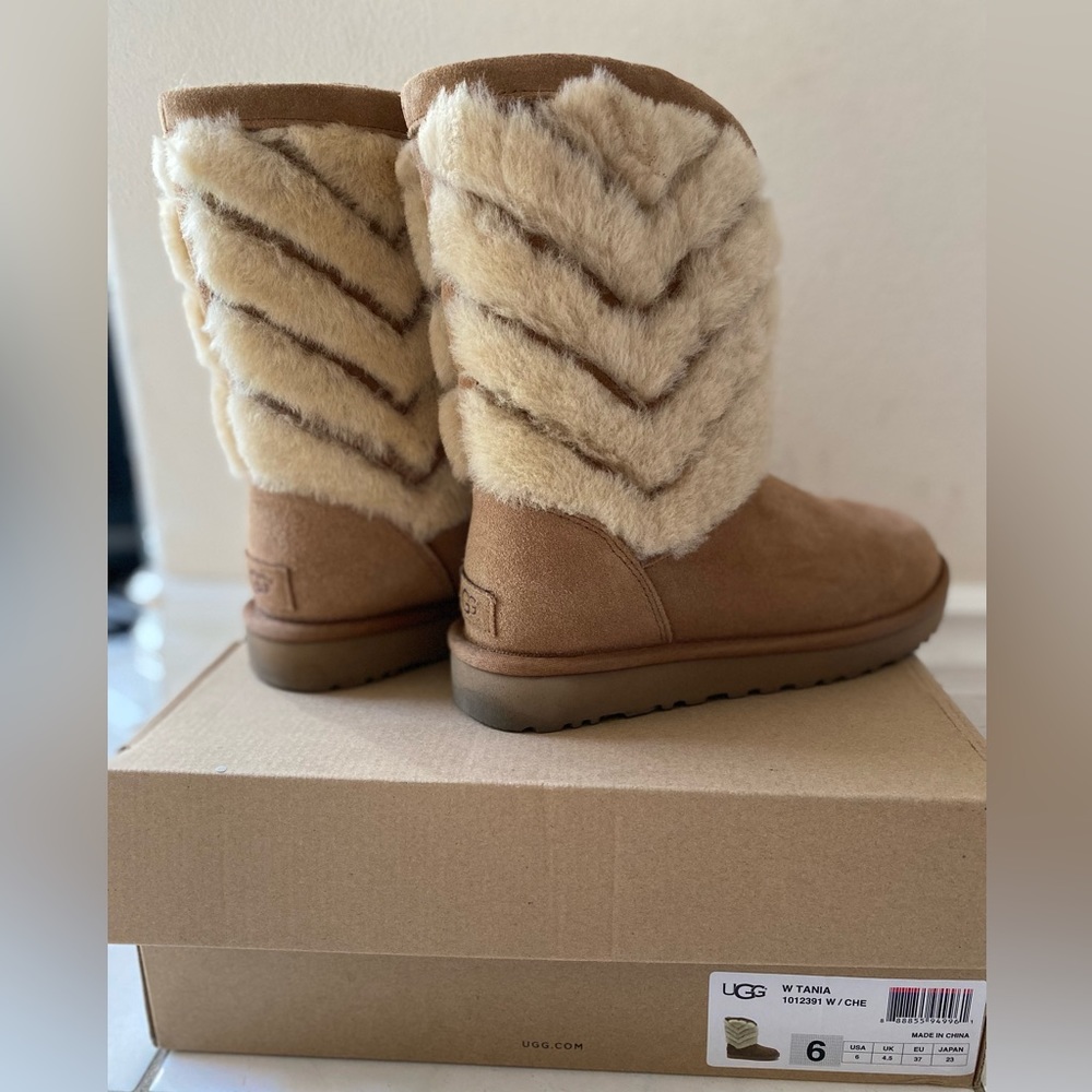 UGG W size 6 Tania boots